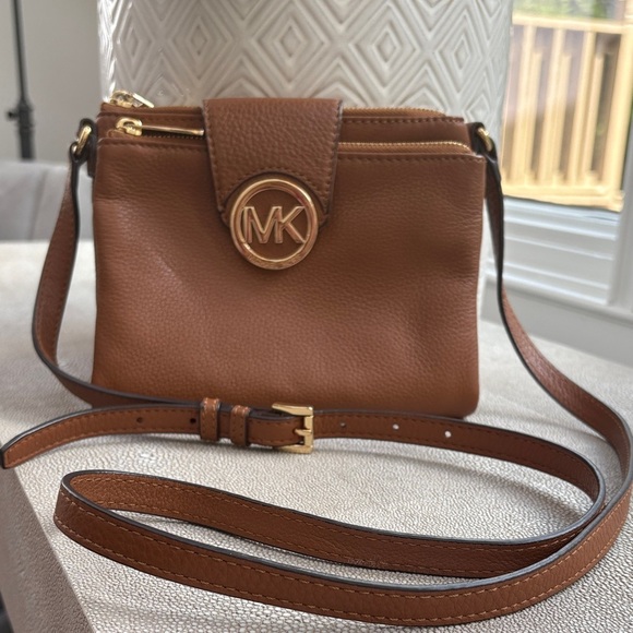 Michael Kors Handbags - Michael Kors Leather Tan Saddle Brown Crossbody Bag bifold